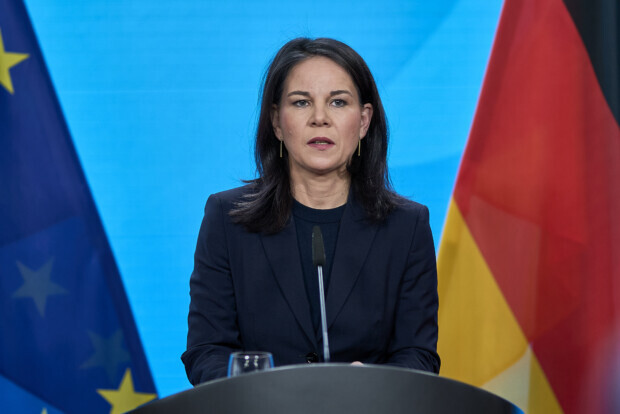 Wer verteidigt Baerbocks Grundsätze?